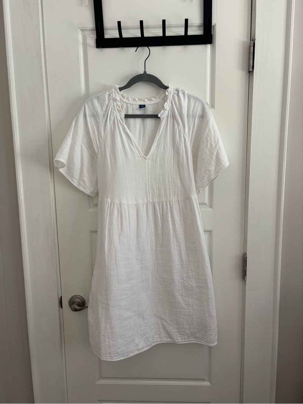 Old Navy White Short Sleeve V-Neck Mini Dress